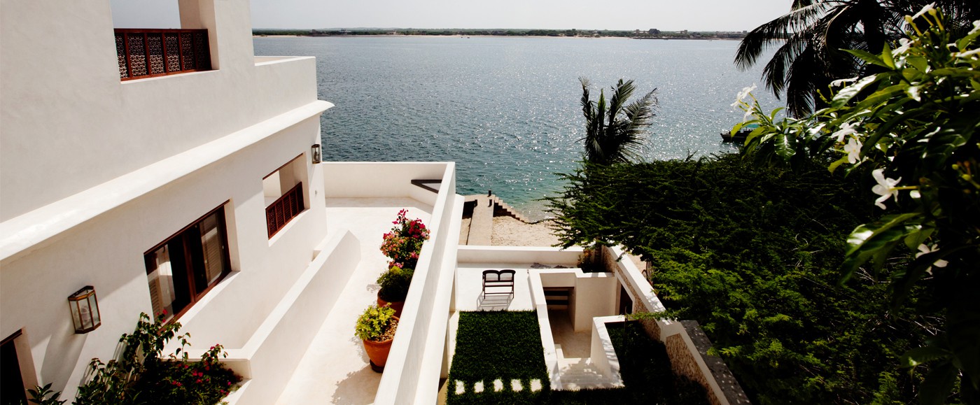 The sun is already here on Lamu island, time to wake up, go for a swim!